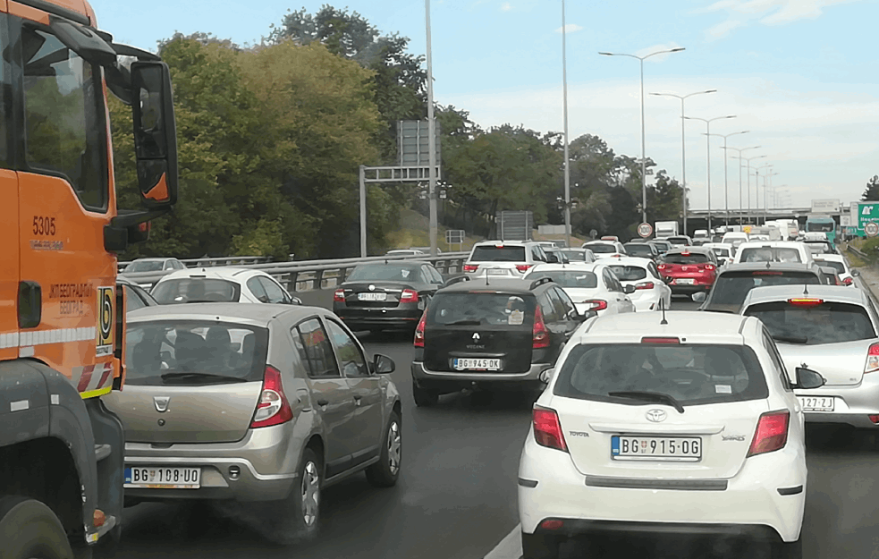 <span style='color:red;'><b>STANJE NA PUTEVIMA</b></span>: Čekanje na Preševu skoro 3 sata